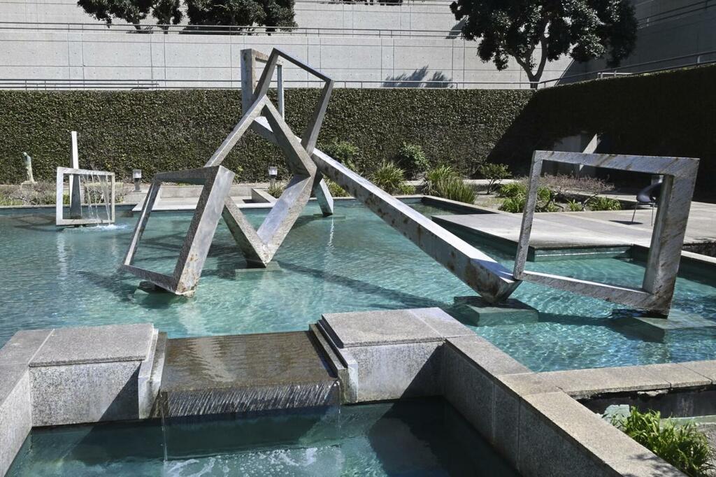 LMU's University Hall fountain pool with abstract steel sculpture in the middle.